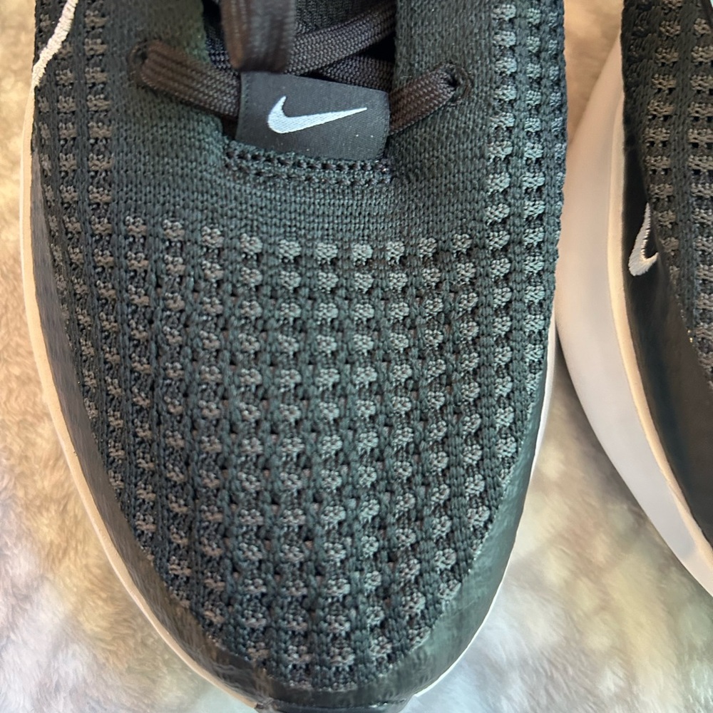 NEW Nike Interact Run Sneakers - Women’s size 11 - never worn! - Picture 5 of 10
